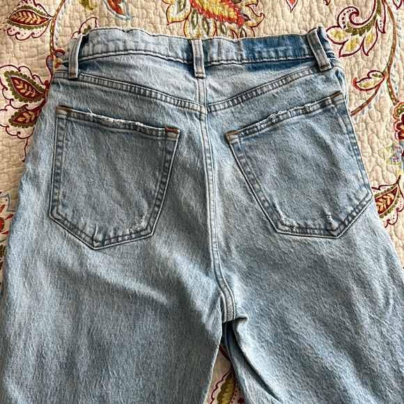 Abercrombie and Fitch Curve Love 90s High Rise Light Wash Jean sz 27 - Picture 3 of 3